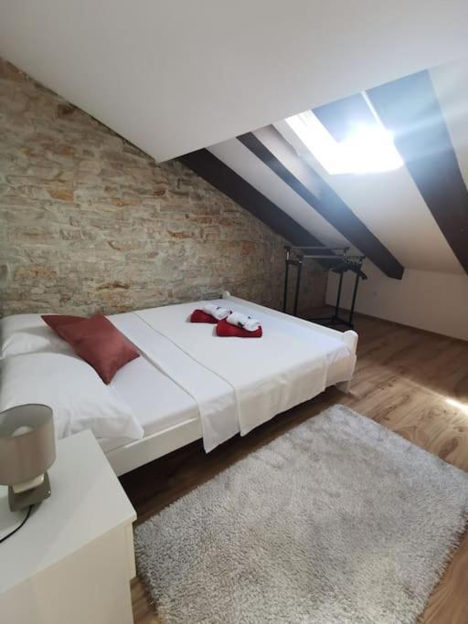 Loft Apartment Πούλα Εξωτερικό φωτογραφία