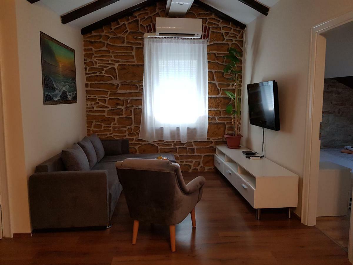 Loft Apartment Πούλα Εξωτερικό φωτογραφία